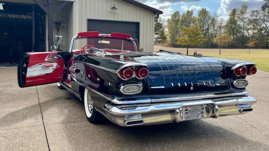 1958 Pontiac Parisienne - Image 10 of 30
