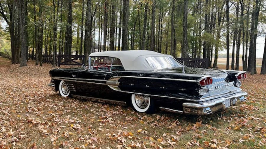 1958 Pontiac Parisienne - Image 14 of 30