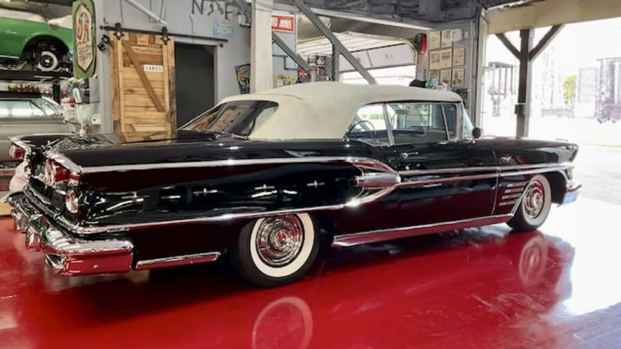 1958 Pontiac Parisienne - Image 19 of 30