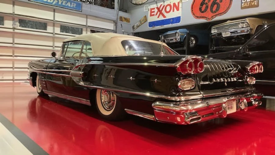 1958 Pontiac Parisienne - Image 11 of 30
