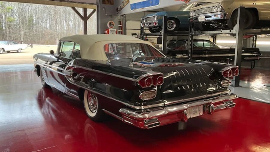 1958 Pontiac Parisienne - Image 8 of 30
