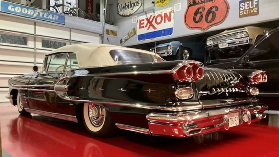 1958 Pontiac Parisienne - Image 12 of 30