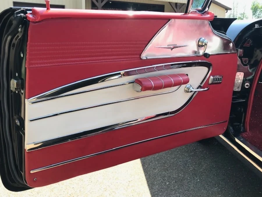 1958 Pontiac Parisienne - Image 25 of 30