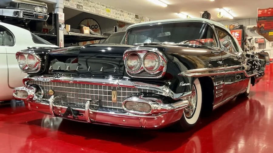 1958 Pontiac Parisienne - Image 4 of 30
