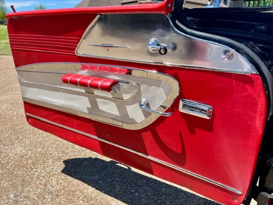 1958 Pontiac Parisienne - Image 26 of 30