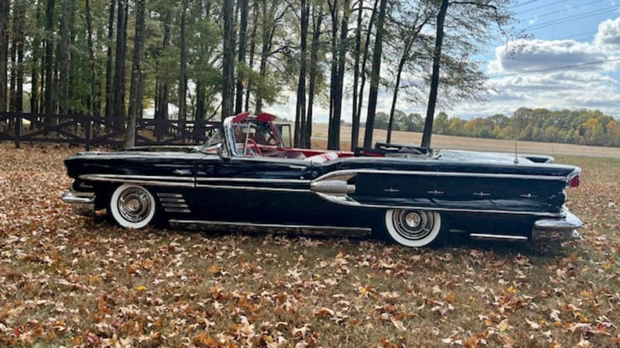 1958 Pontiac Parisienne - Image 2 of 30