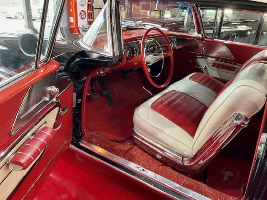 1958 Pontiac Parisienne - Image 21 of 30