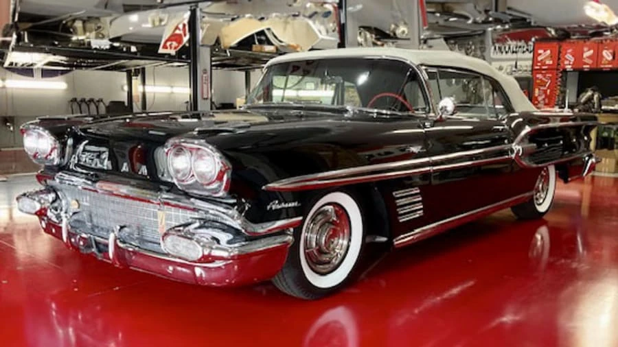 1958 Pontiac Parisienne - Image 18 of 30