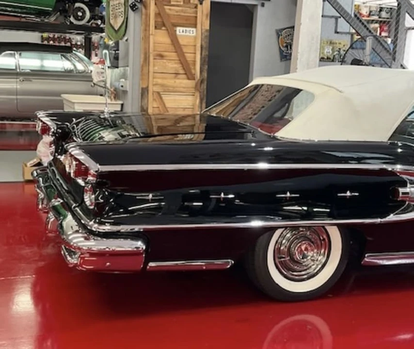 1958 Pontiac Parisienne - Image 20 of 30