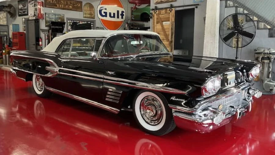 1958 Pontiac Parisienne - Image 6 of 30
