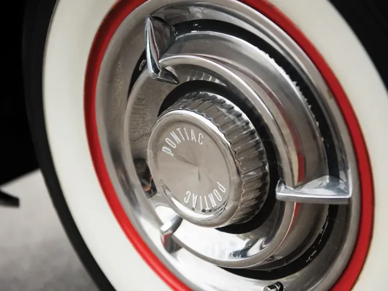 1958 Pontiac Parisienne - Image 8 of 31