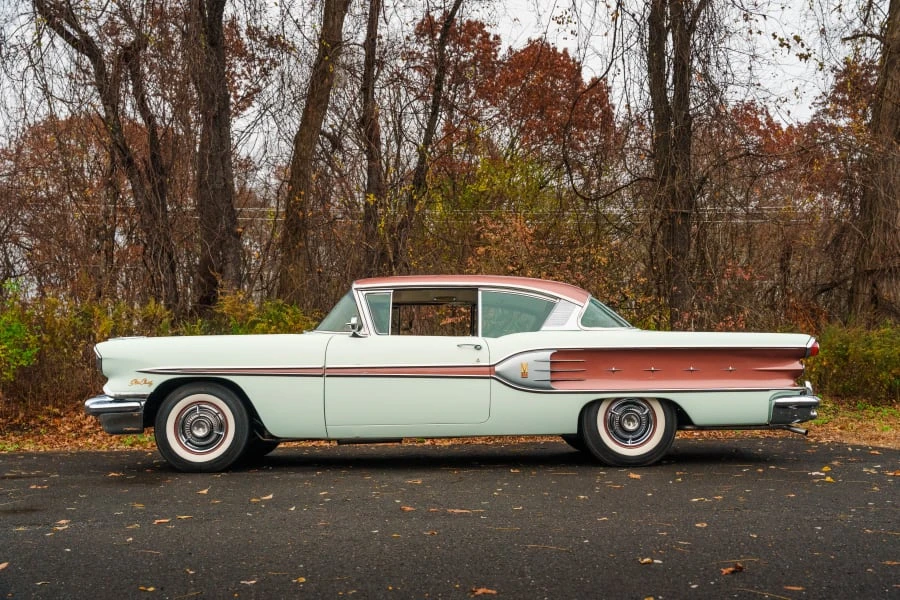1958 Pontiac Star Chief - Image 2 of 31