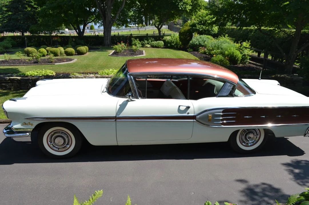 1958 Pontiac Star Chief - Image 2 of 21