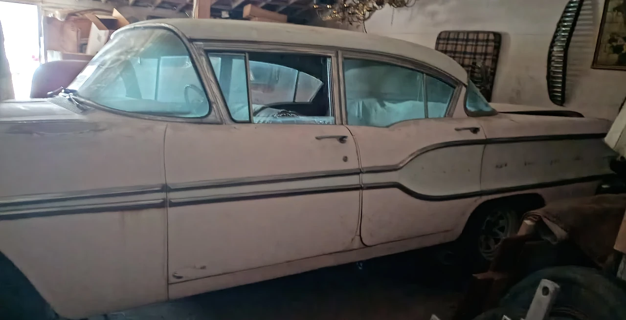 1958 Pontiac Star Chief - Image 2 of 28