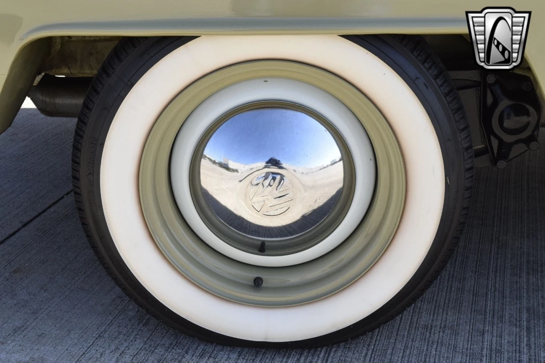 1958 Volkswagen Split-Window Bus - Image 9 of 21