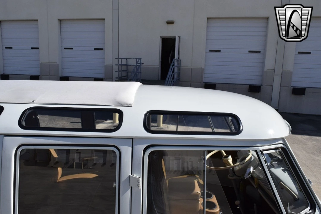 1958 Volkswagen Split-Window Bus - Image 10 of 21
