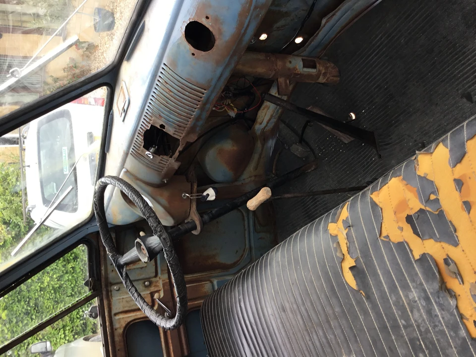 1958 Volkswagen Split-Window Bus - Image 6 of 13