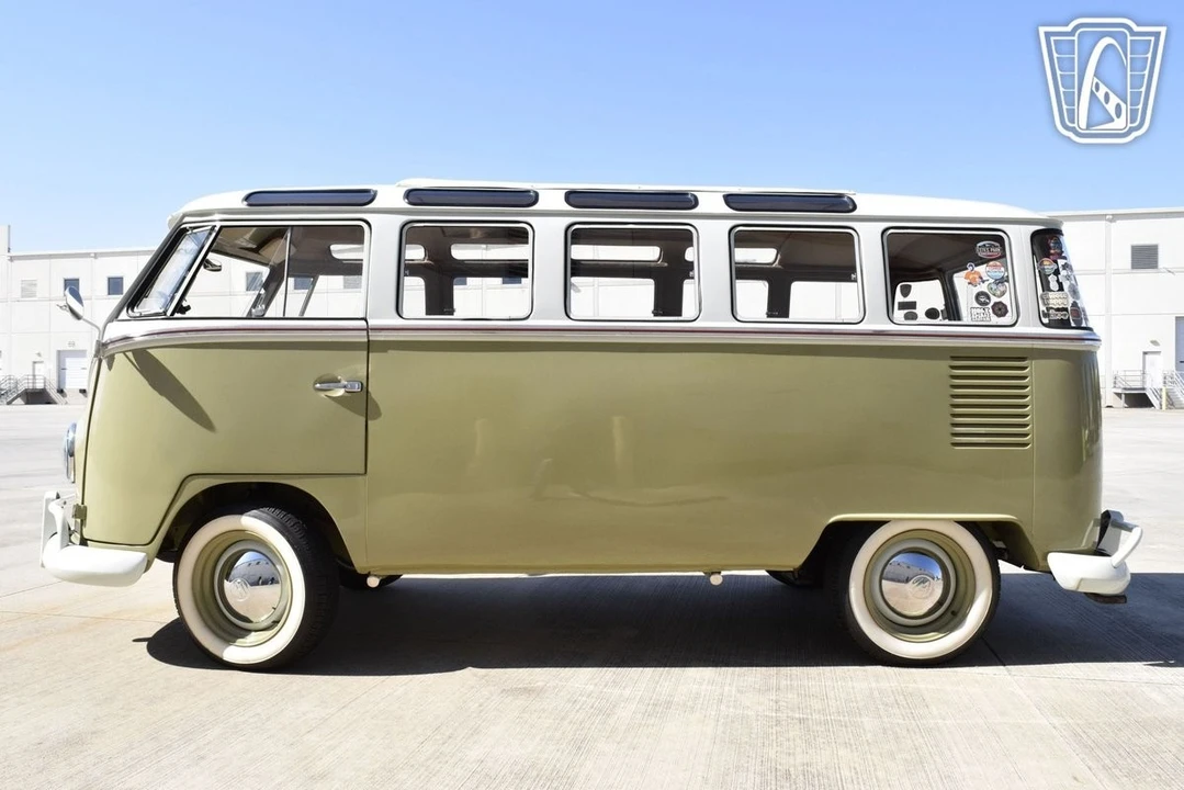1958 Volkswagen Split-Window Bus - Image 6 of 12