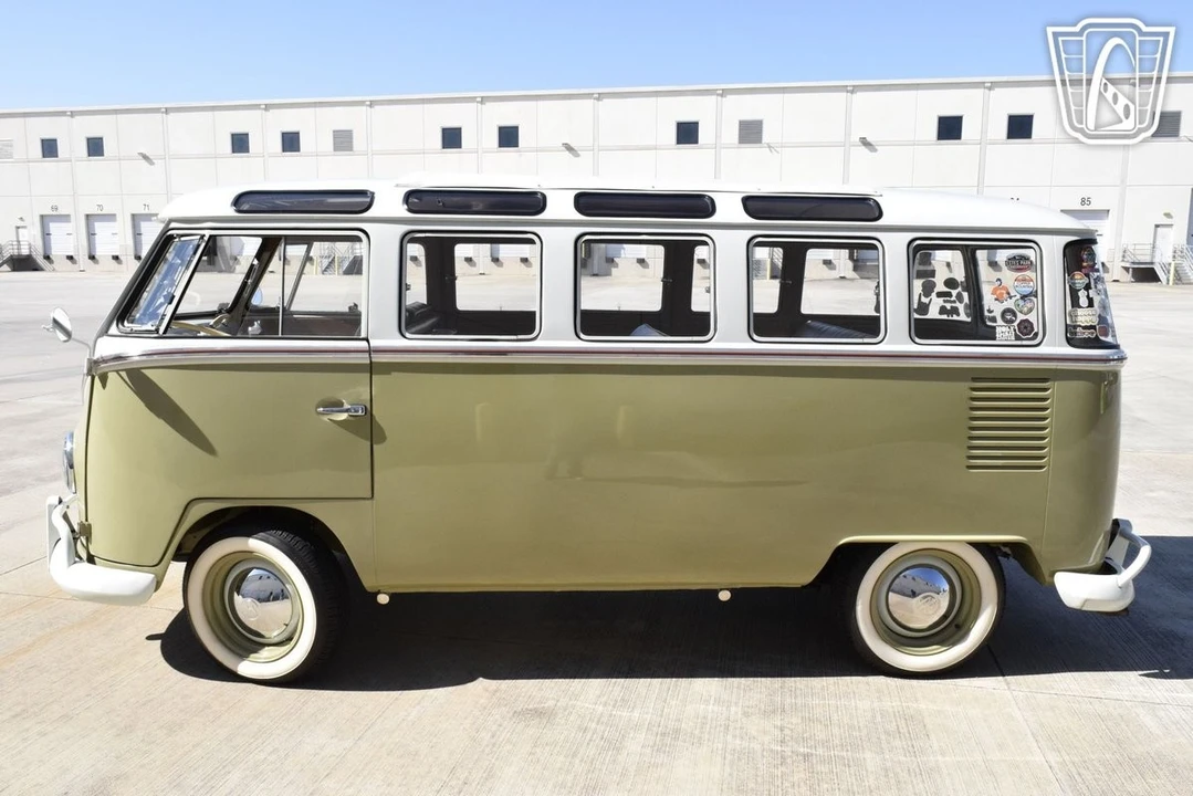 1958 Volkswagen Split-Window Bus - Image 5 of 12