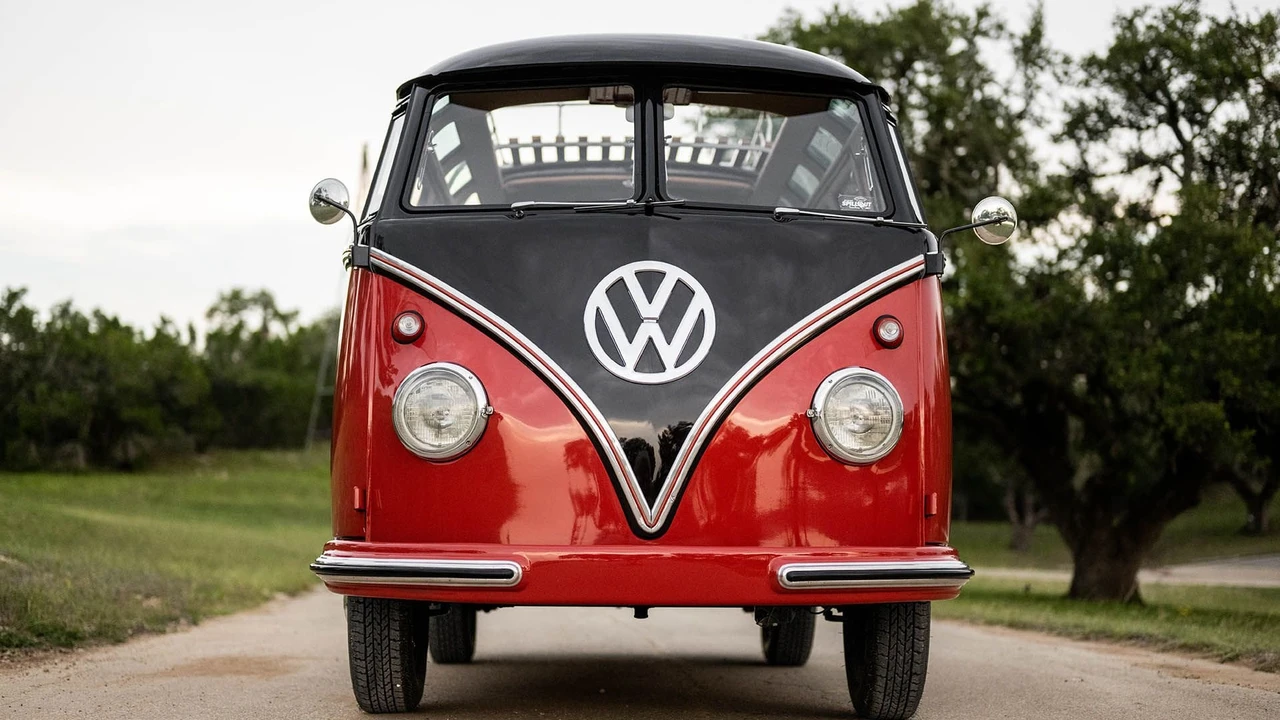 1958 Volkswagen Split-Window Bus - Image 25 of 31