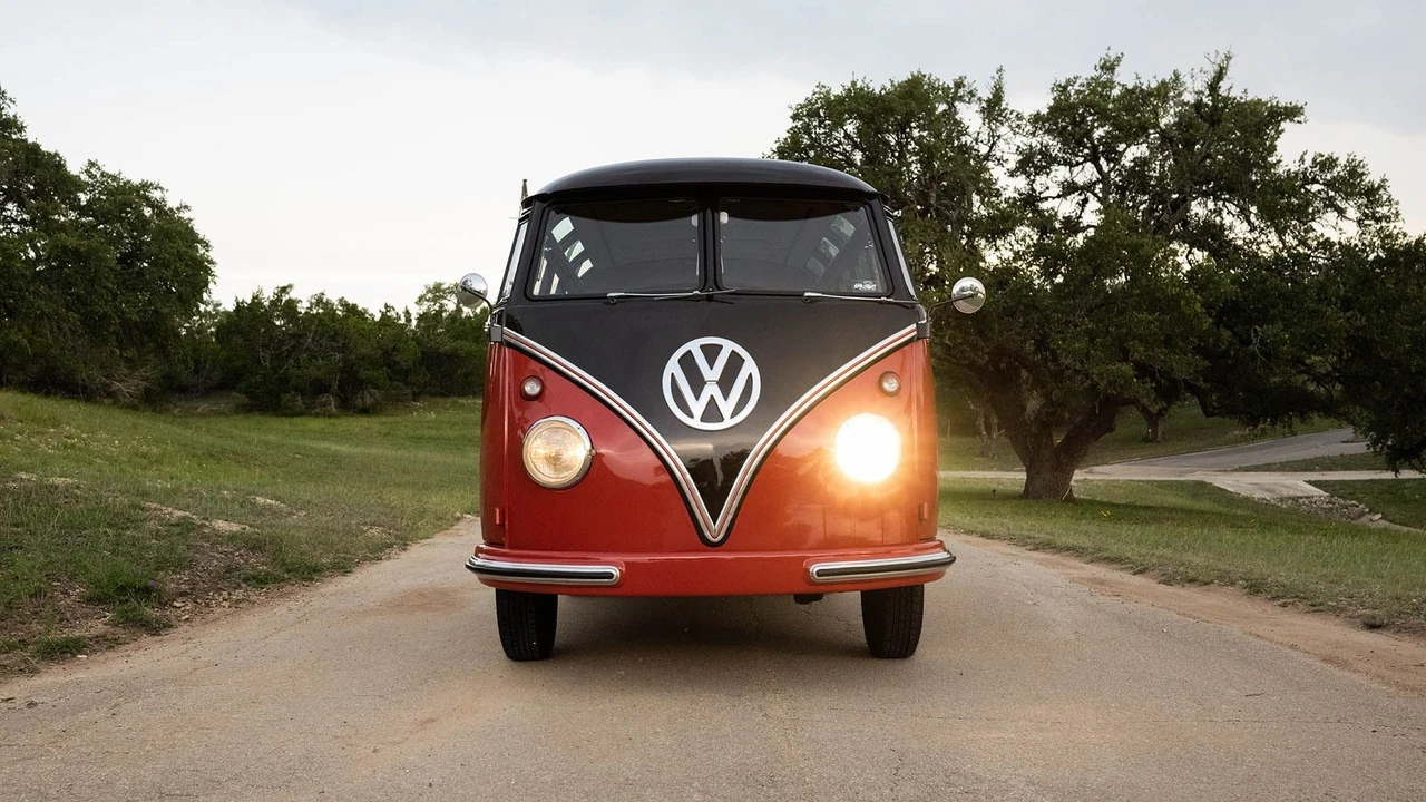 1958 Volkswagen Split-Window Bus - Image 22 of 31