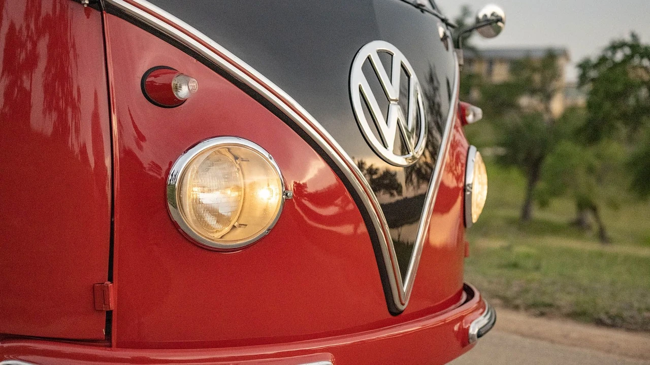 1958 Volkswagen Split-Window Bus - Image 28 of 31