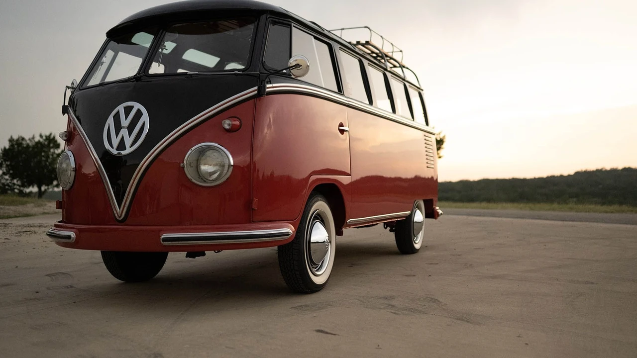 1958 Volkswagen Split-Window Bus - Image 20 of 31