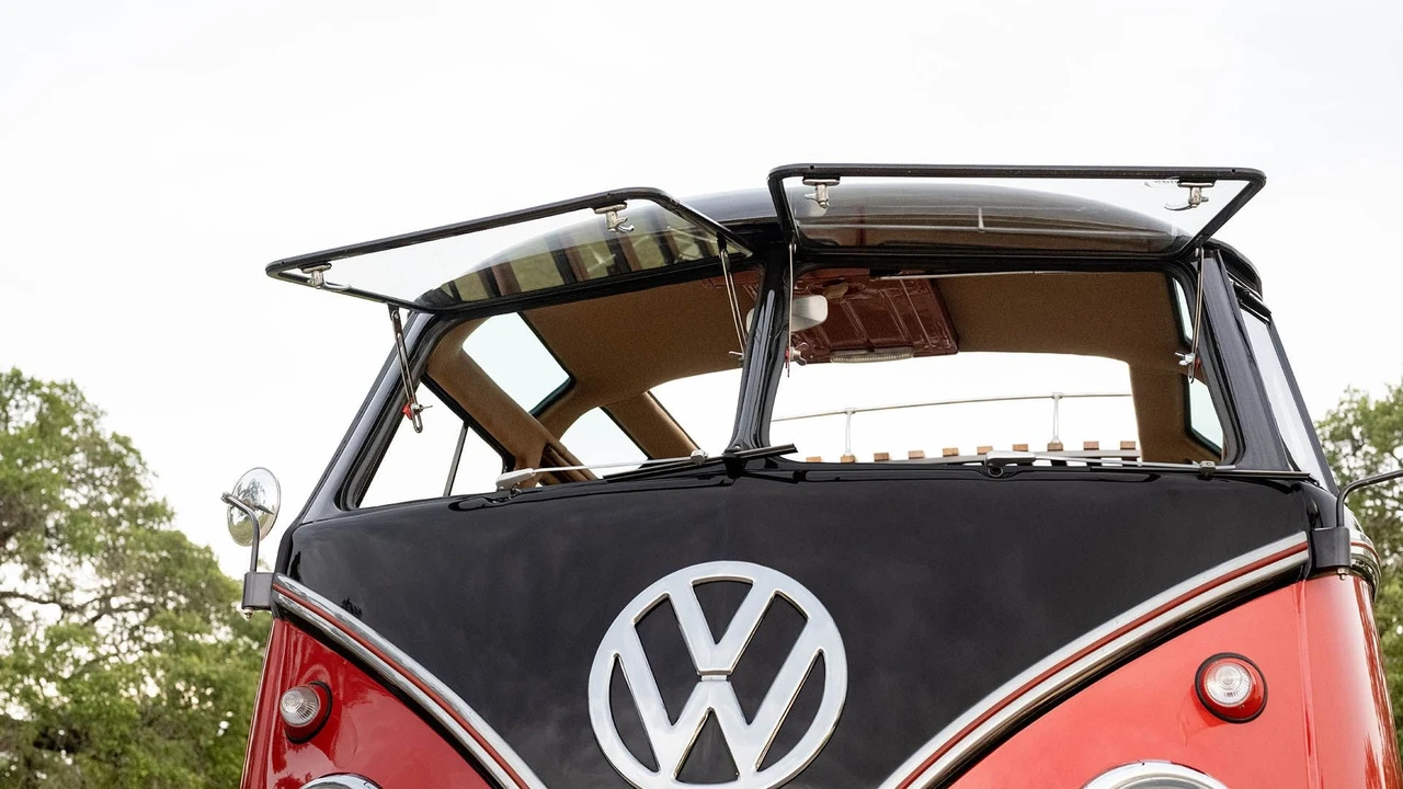 1958 Volkswagen Split-Window Bus - Image 3 of 31