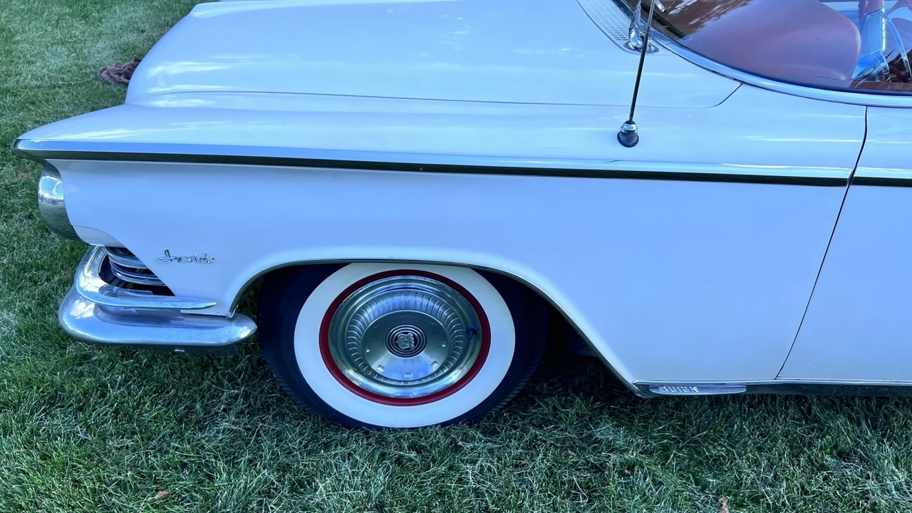 1959 Buick Invicta - Image 23 of 31