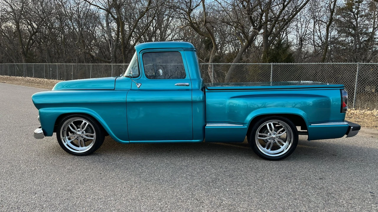 1959 Chevrolet Task Force - Image 21 of 22