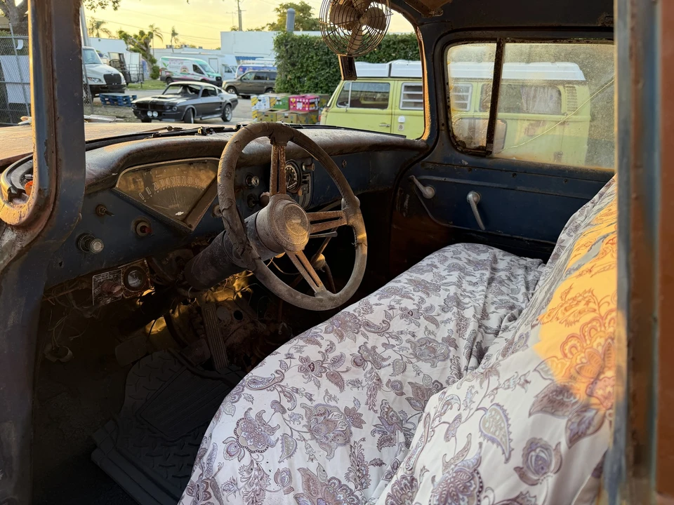 1959 Chevrolet Task Force - Image 7 of 10