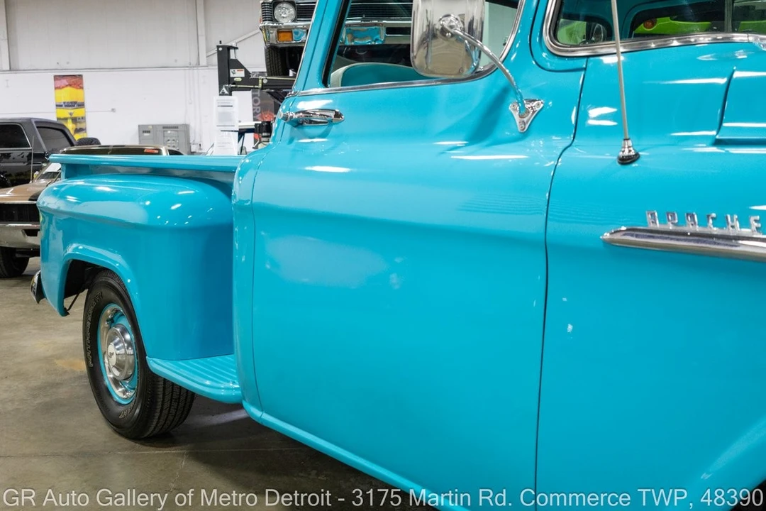 1959 Chevrolet Task Force - Image 24 of 31