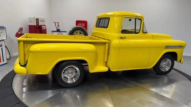 1959 Chevrolet Task Force - Image 16 of 31