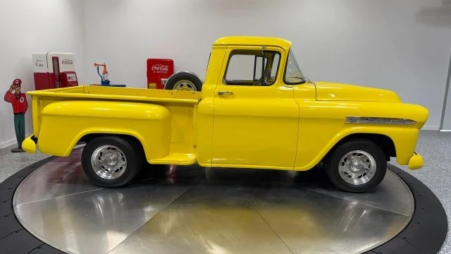 1959 Chevrolet Task Force - Image 17 of 31