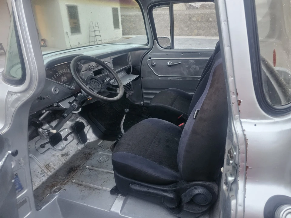 1959 Chevrolet Task Force - Image 25 of 31