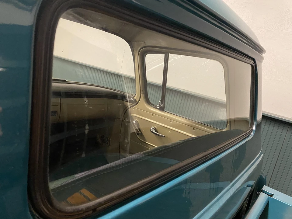 1959 Chevrolet Task Force - Image 16 of 31
