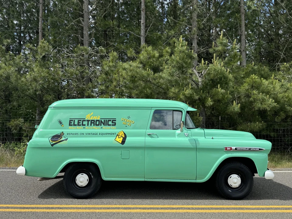 1959 Chevrolet Task Force - Image 21 of 31