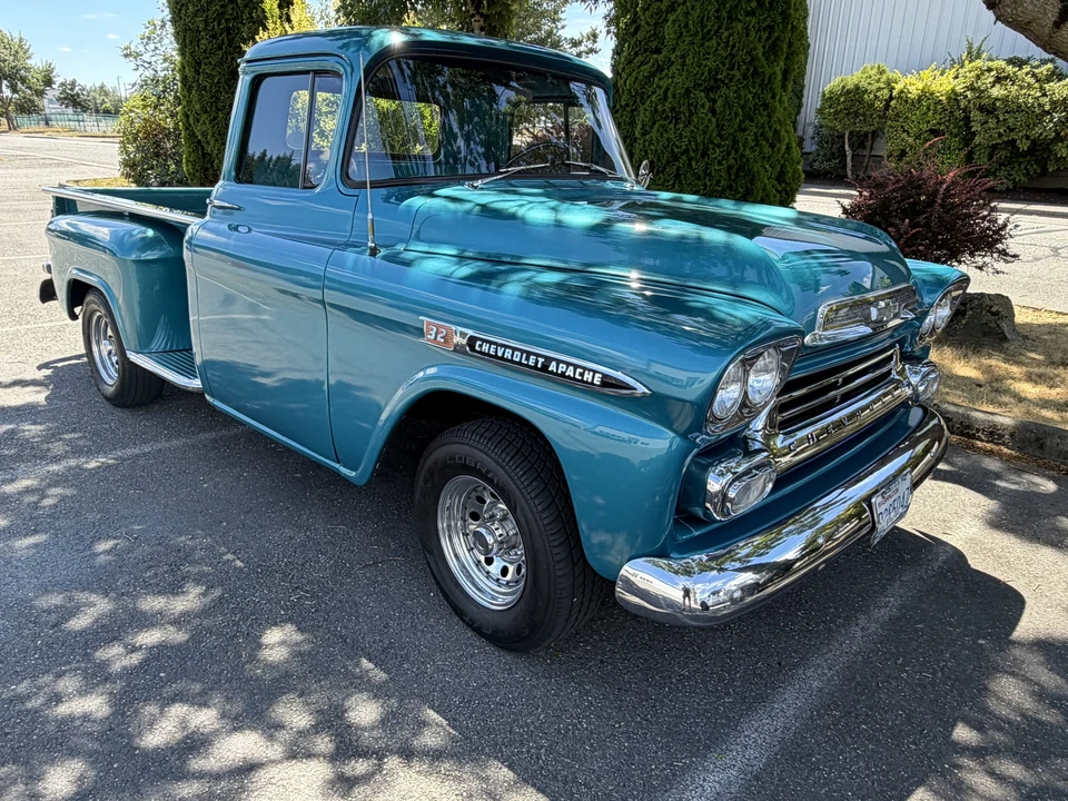 1959 Chevrolet Task Force - Image 14 of 31