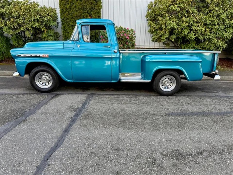 1959 Chevrolet Task Force - Image 25 of 31