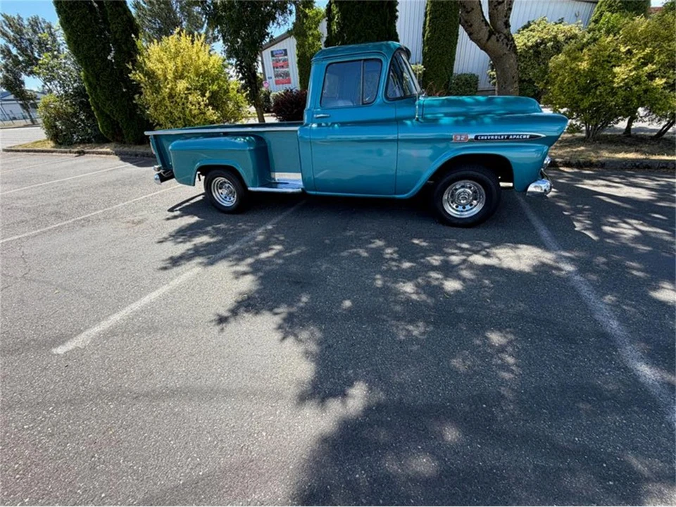 1959 Chevrolet Task Force - Image 10 of 31