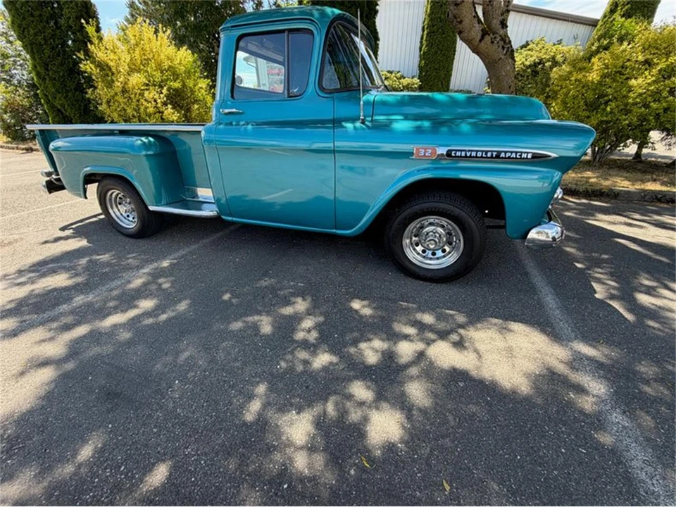 1959 Chevrolet Task Force - Image 11 of 31