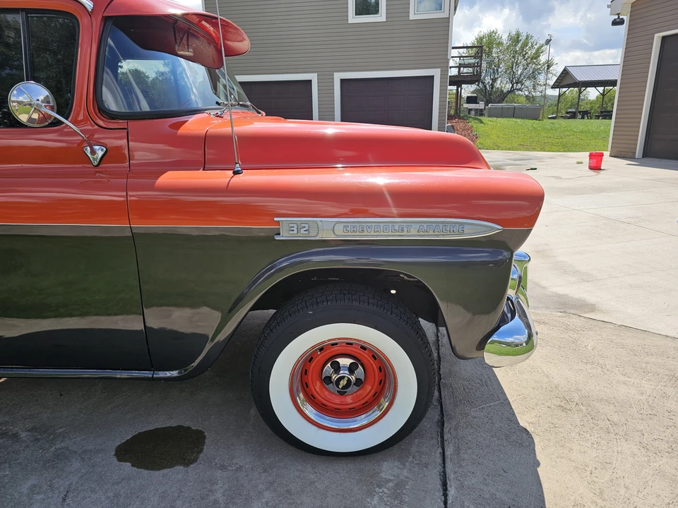 1959 Chevrolet Task Force - Image 24 of 31