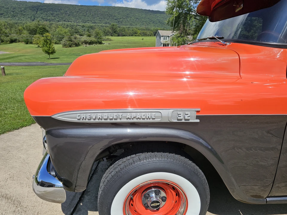1959 Chevrolet Task Force - Image 27 of 31