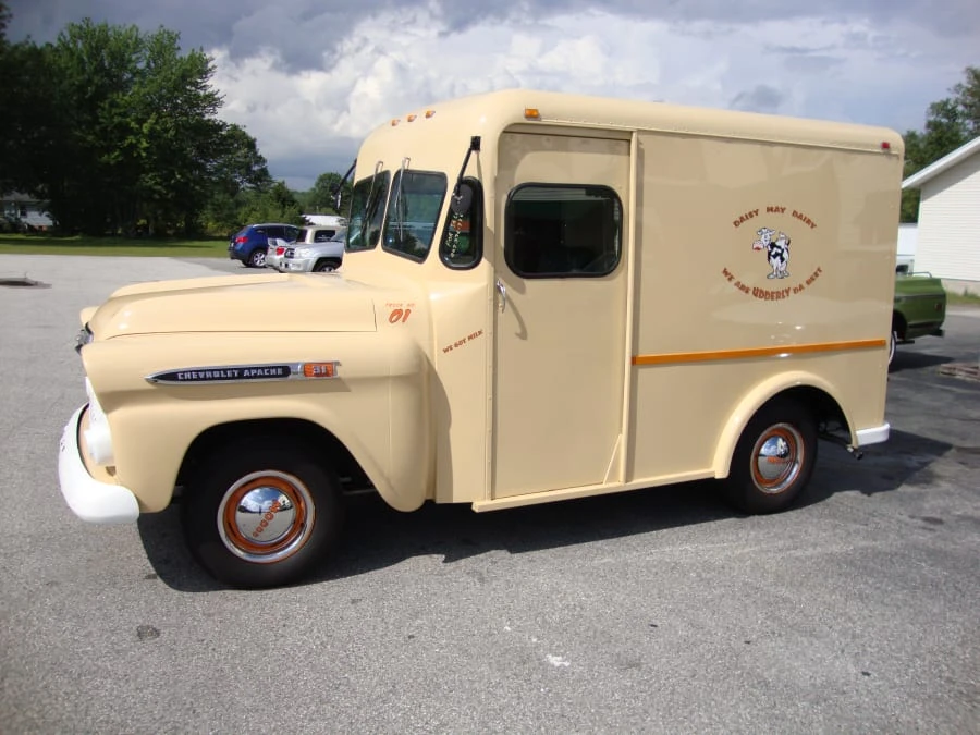 1959 Chevrolet Task Force - Image 7 of 8