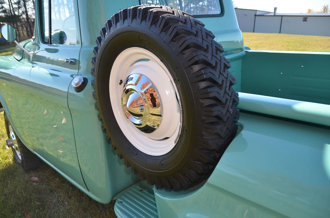 1959 Chevrolet Task Force - Image 14 of 31