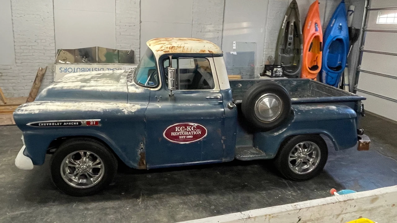 1959 Chevrolet Task Force - Image 2 of 9