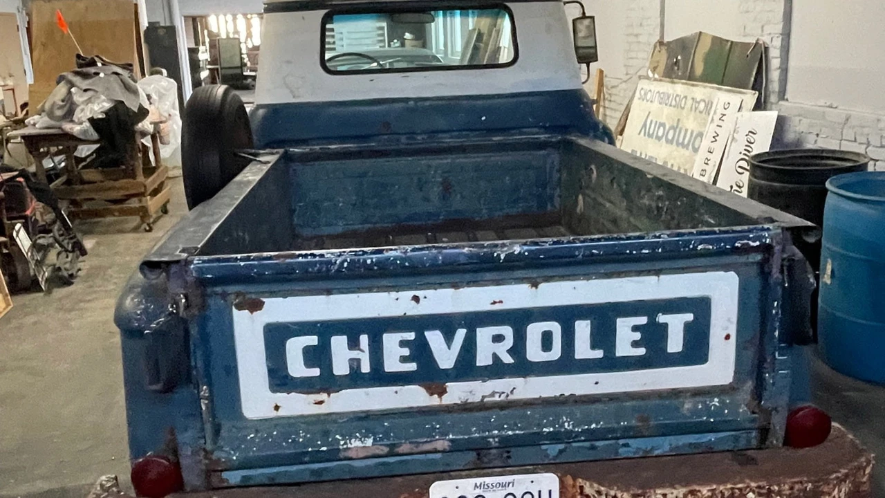 1959 Chevrolet Task Force - Image 7 of 9