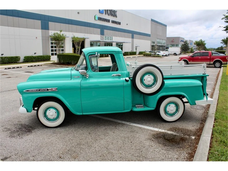 1959 Chevrolet Task Force - Image 25 of 31