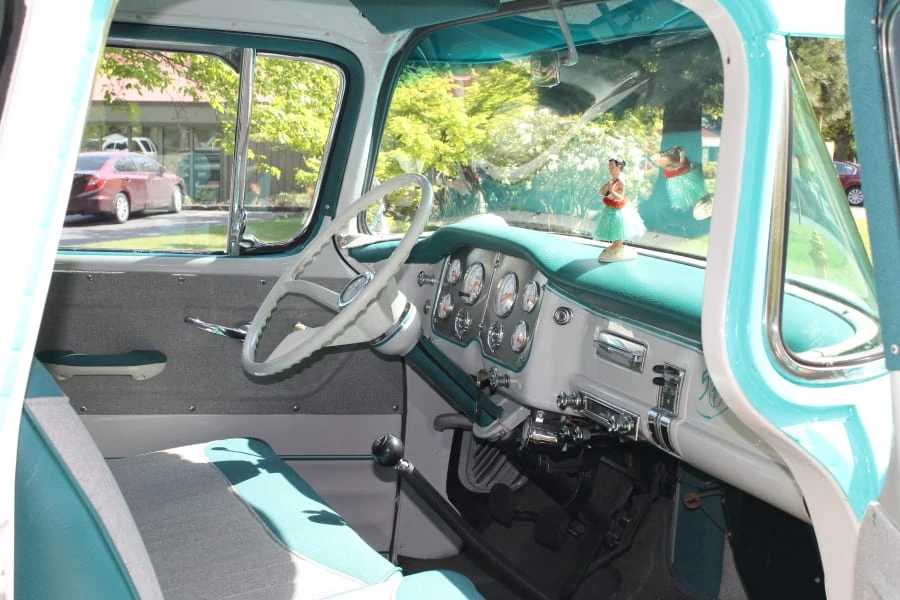 1959 GMC Suburban 4th Gen - Image 4 of 8