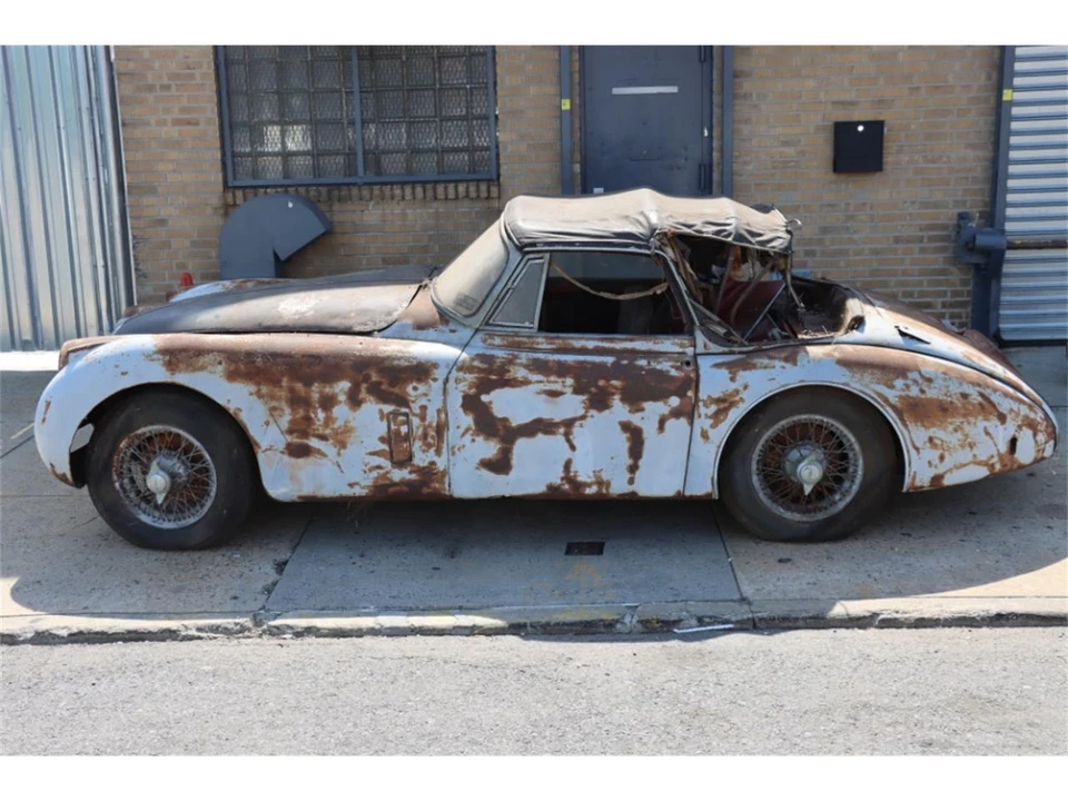 1959 Jaguar XK150 - Image 2 of 5
